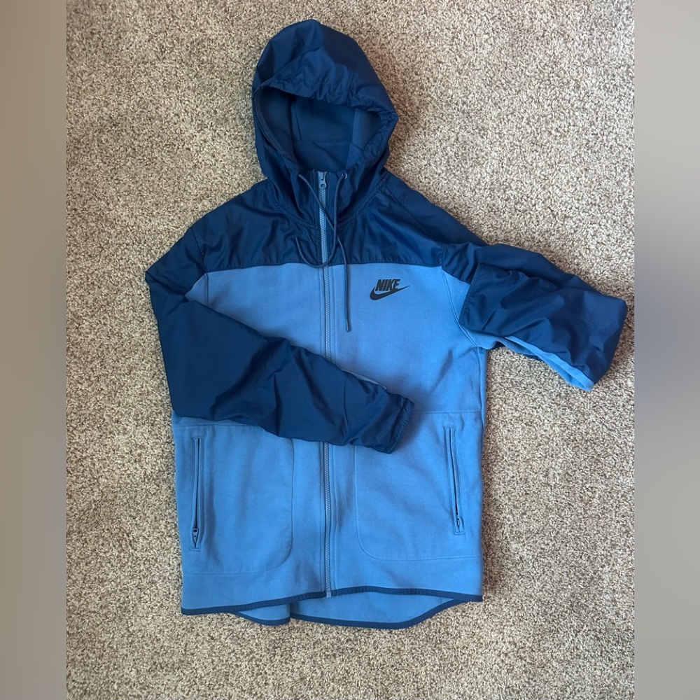 Men’s Nike zip jacket with hood